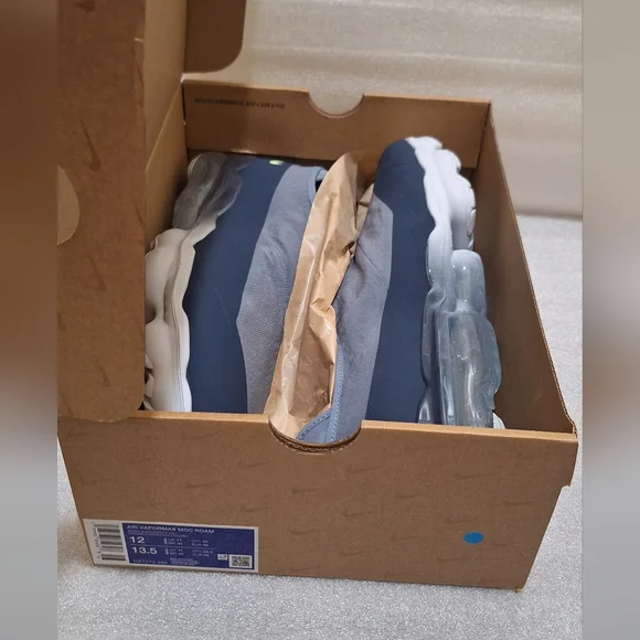 Nike Air VaporMax Moc Roam Sneakers - Picture 6 of 6